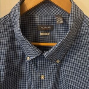 Van Heusen Men's Traveler Navy and White Plaid Long Sleeve Shirt